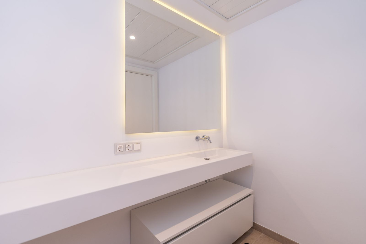 5 Bed Apartment for sale in Estepona Costa Del Sol, Málaga, Spain