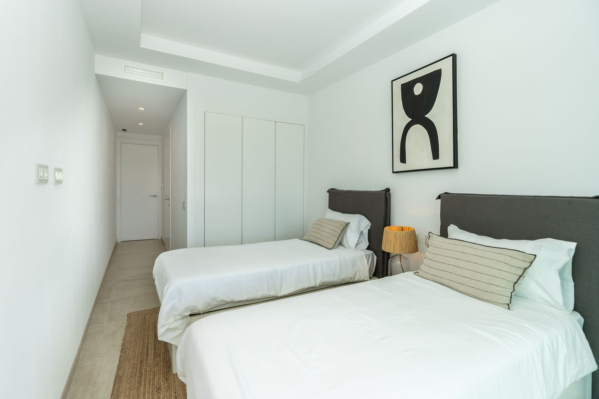 5 Bed Apartment for sale in Estepona Costa Del Sol, Málaga, Spain