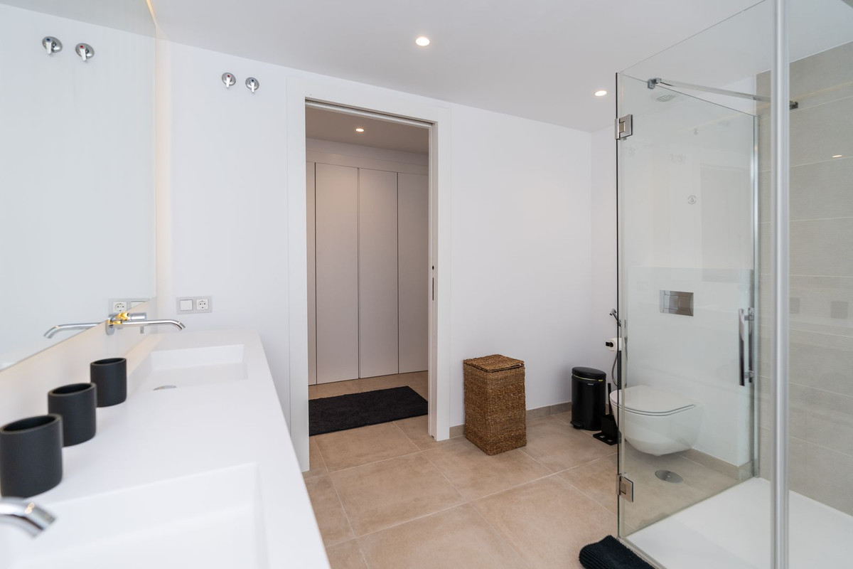 5 Bed Apartment for sale in Estepona Costa Del Sol, Málaga, Spain