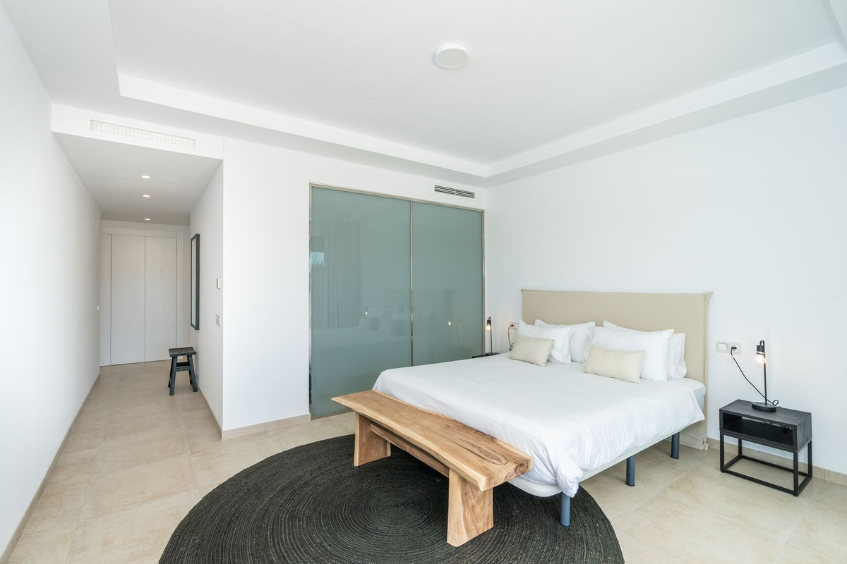 5 Bed Apartment for sale in Estepona Costa Del Sol, Málaga, Spain