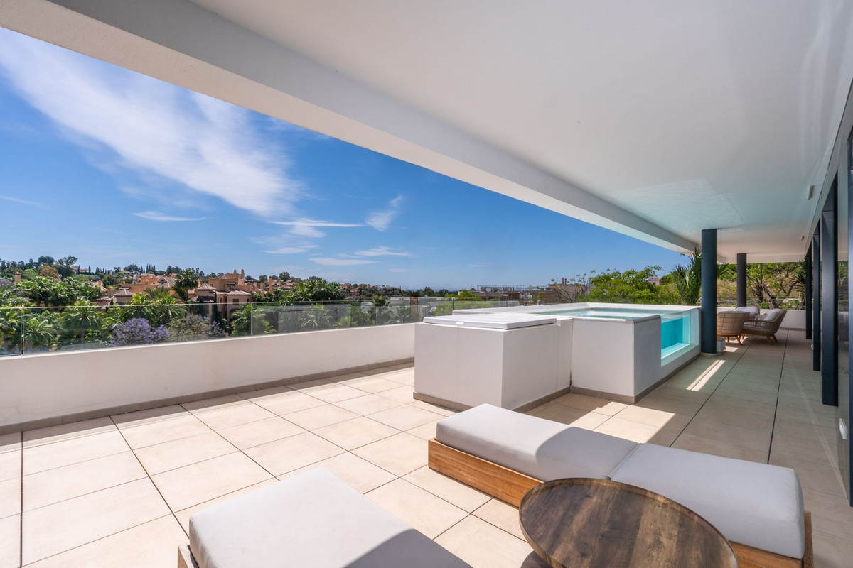 5 Bed Apartment for sale in Estepona Costa Del Sol, Málaga, Spain