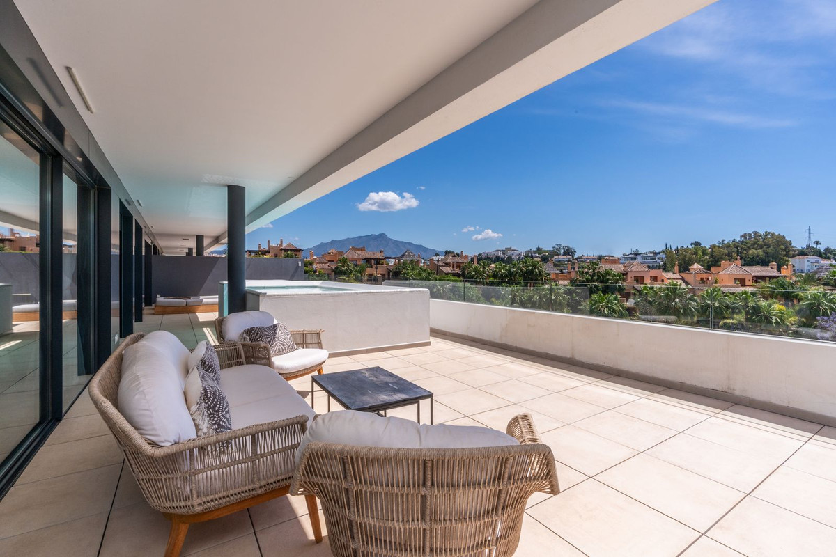 5 Bed Apartment for sale in Estepona Costa Del Sol, Málaga, Spain