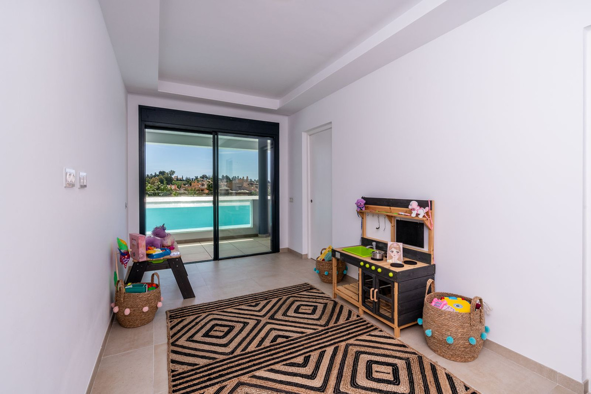5 Bed Apartment for sale in Estepona Costa Del Sol, Málaga, Spain