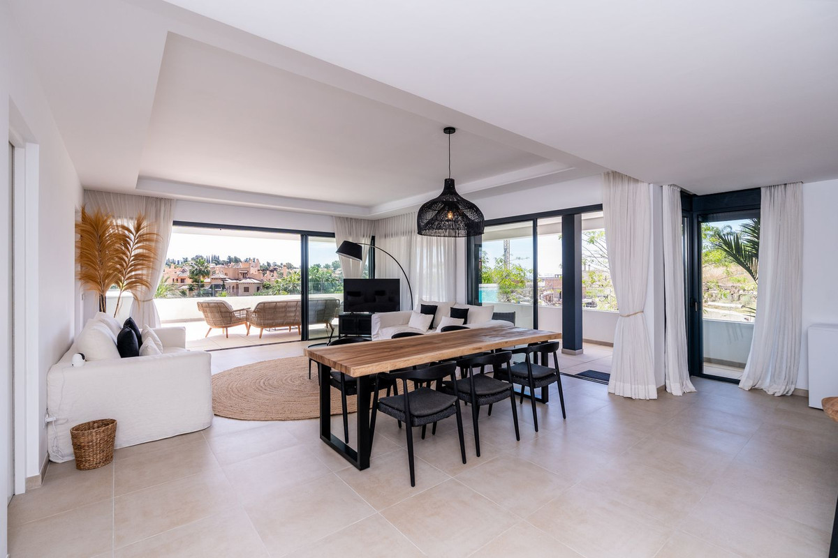 5 Bed Apartment for sale in Estepona Costa Del Sol, Málaga, Spain