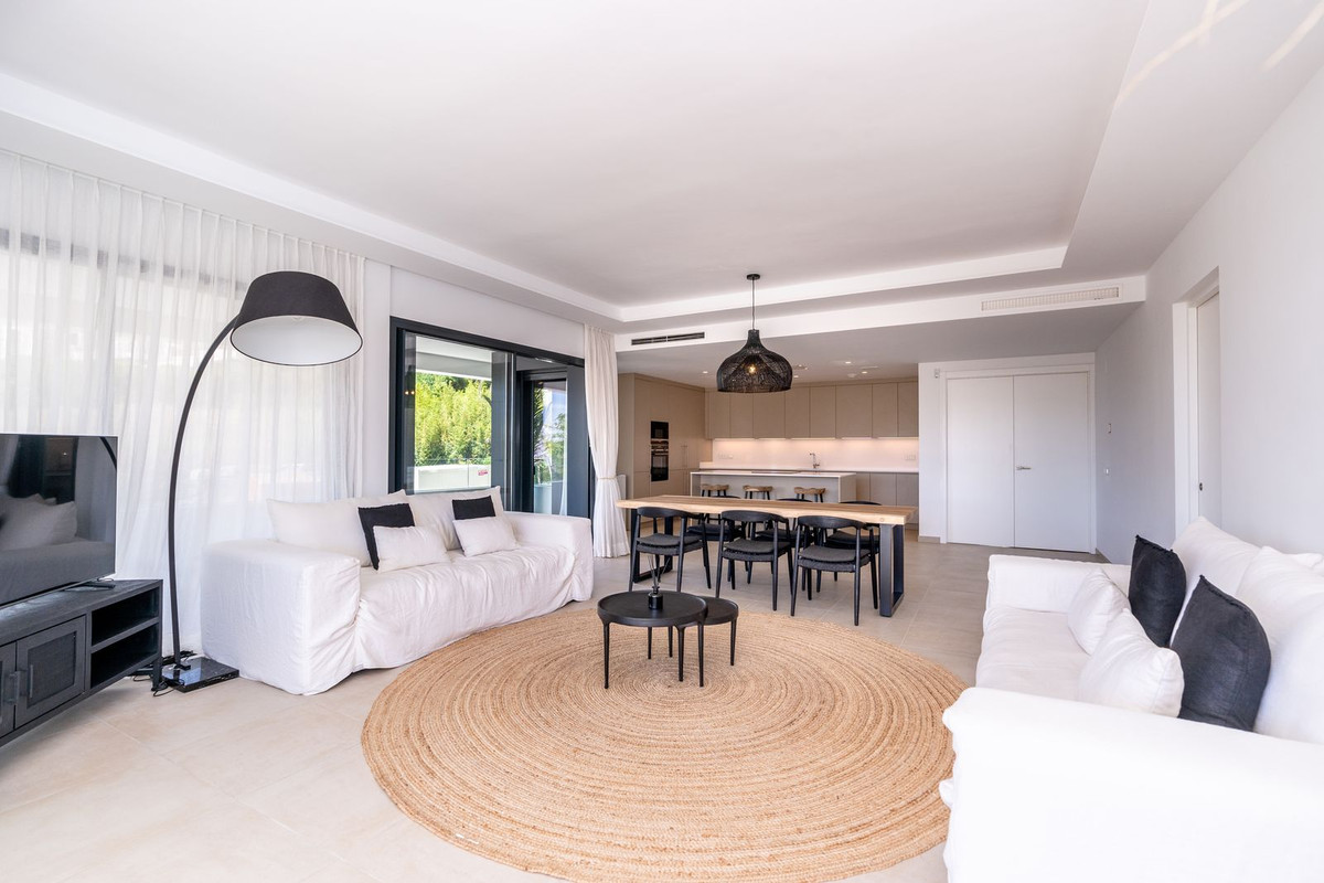 5 Bed Apartment for sale in Estepona Costa Del Sol, Málaga, Spain