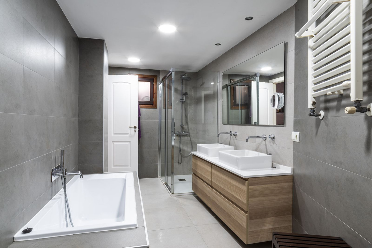 2 Bed Townhouse for sale in Monte Sancha Málaga Ciudad, Málaga, Spain