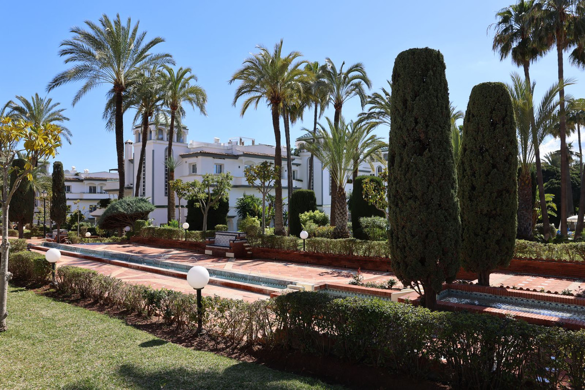 5 Bed Townhouse for sale in Estepona Costa Del Sol, Málaga, Spain