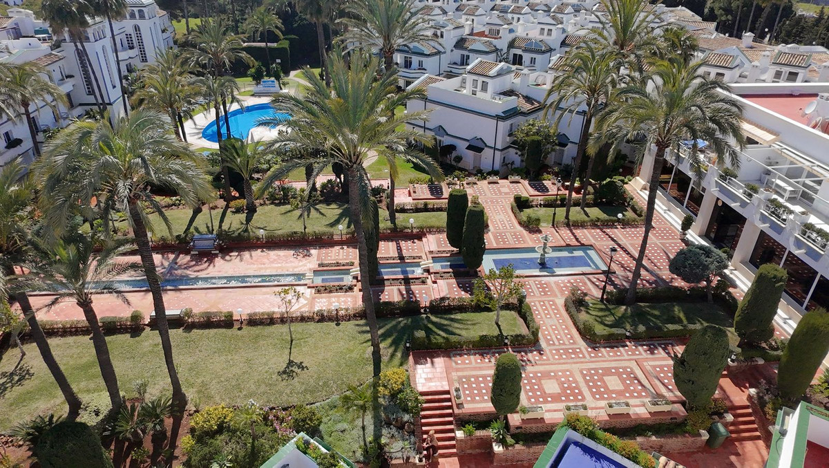 5 Bed Townhouse for sale in Estepona Costa Del Sol, Málaga, Spain