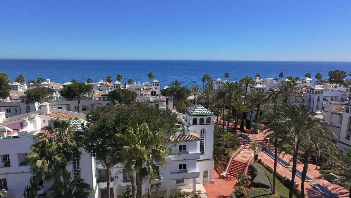 5 Bed Townhouse for sale in Estepona Costa Del Sol, Málaga, Spain