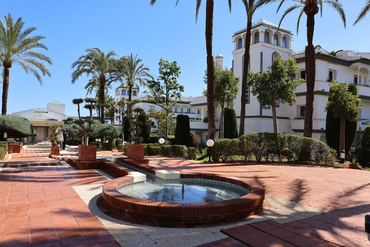 5 Bed Townhouse for sale in Estepona Costa Del Sol, Málaga, Spain