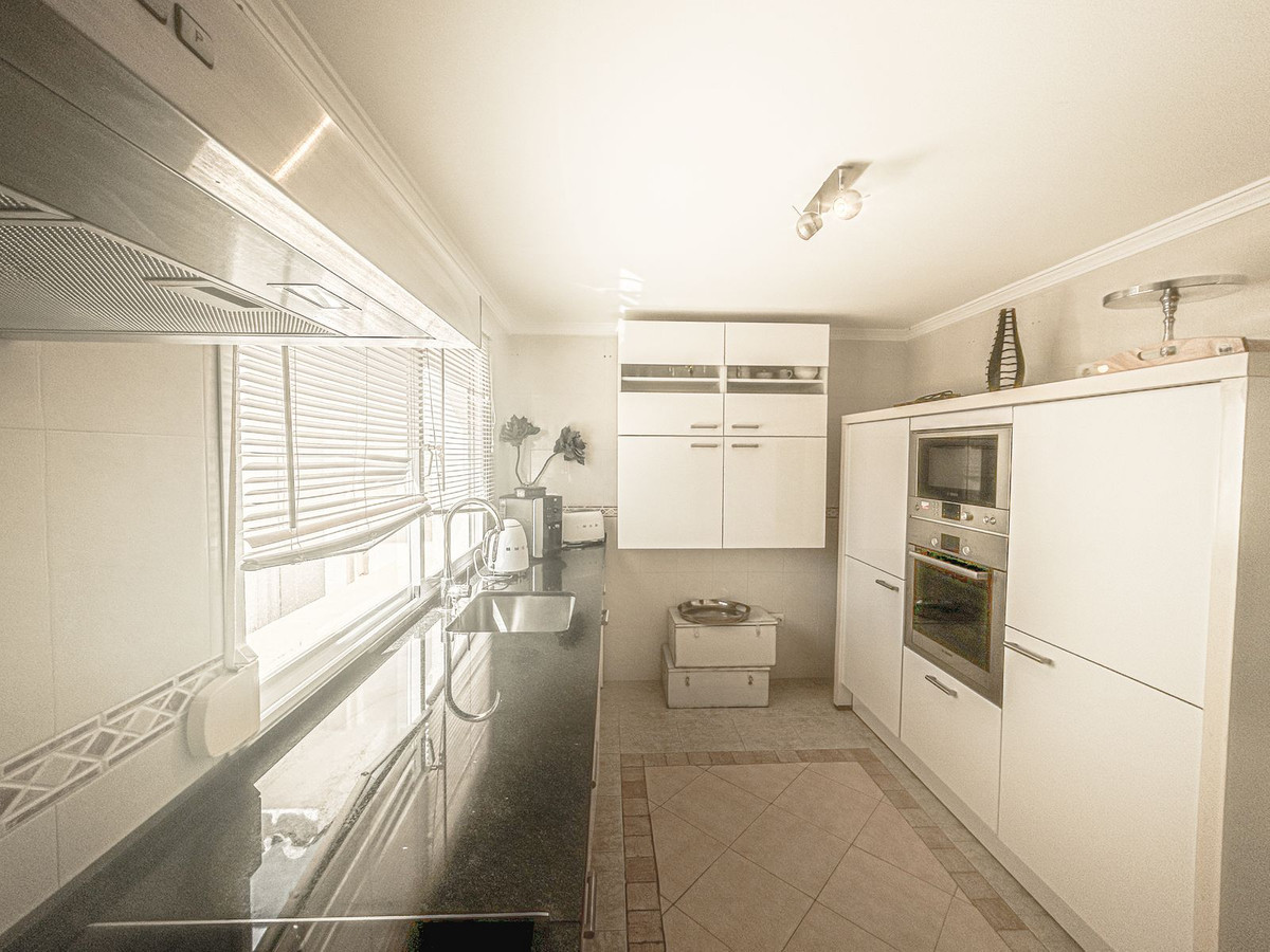 5 Bed Townhouse for sale in Estepona Costa Del Sol, Málaga, Spain