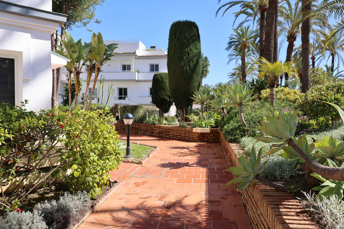 5 Bed Townhouse for sale in Estepona Costa Del Sol, Málaga, Spain