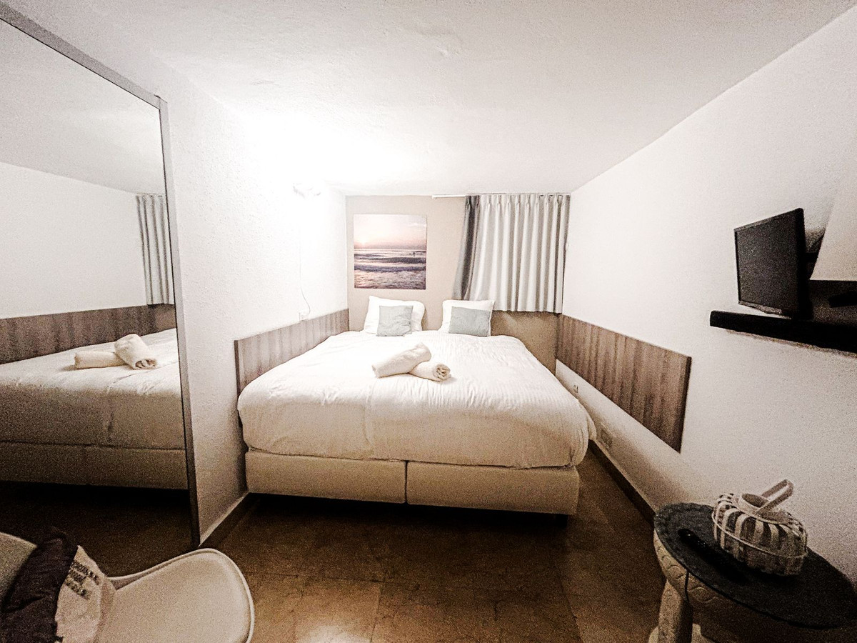 5 Bed Townhouse for sale in Estepona Costa Del Sol, Málaga, Spain