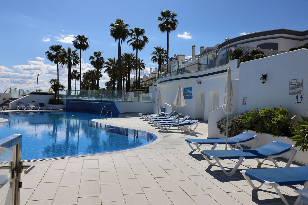 5 Bed Townhouse for sale in Estepona Costa Del Sol, Málaga, Spain
