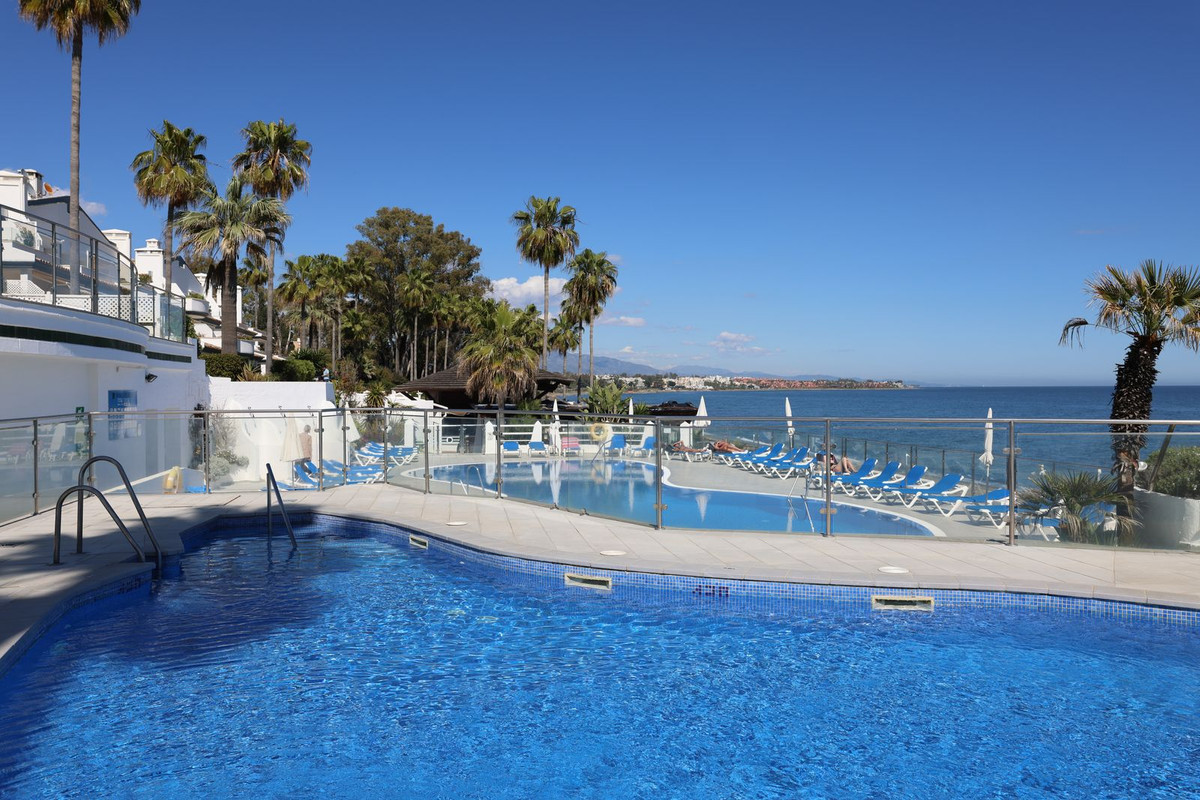 5 Bed Townhouse for sale in Estepona Costa Del Sol, Málaga, Spain