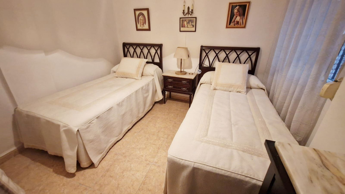 2 Bed Apartment for sale in Fuengirola Costa Del Sol, Málaga, Spain