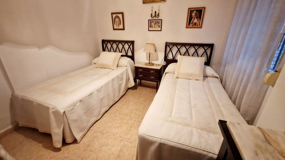 2 Bed Apartment for sale in Fuengirola Costa Del Sol, Málaga, Spain