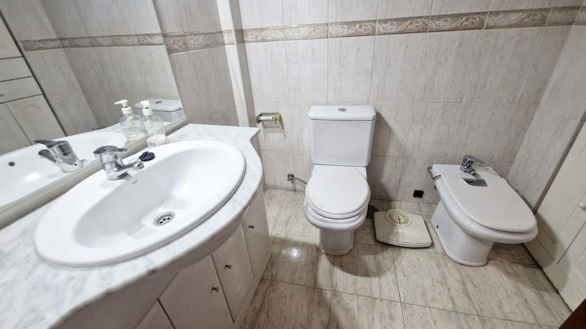 2 Bed Apartment for sale in Fuengirola Costa Del Sol, Málaga, Spain
