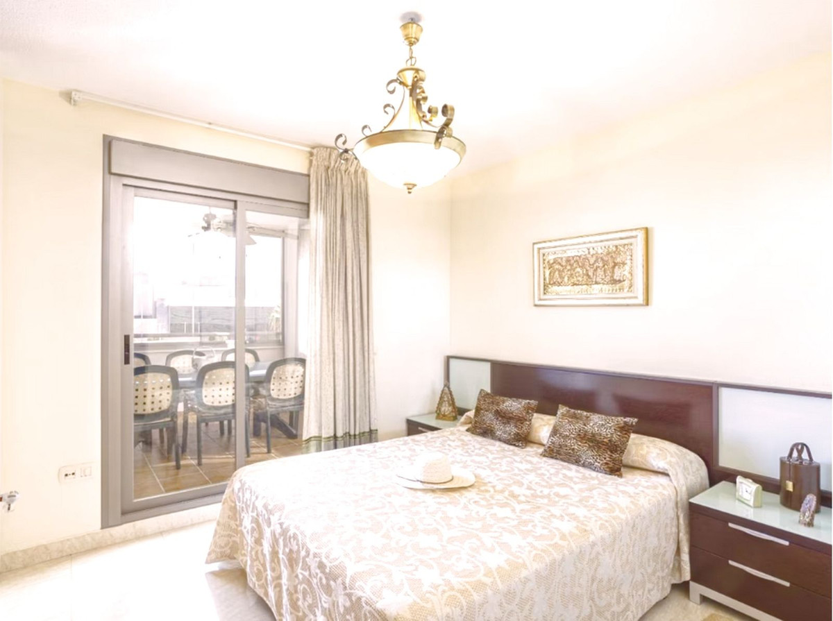 3 Bed Apartment for sale in Fuengirola Costa Del Sol, Málaga, Spain