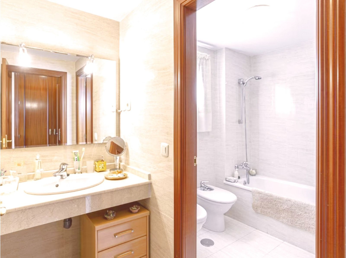 3 Bed Apartment for sale in Fuengirola Costa Del Sol, Málaga, Spain