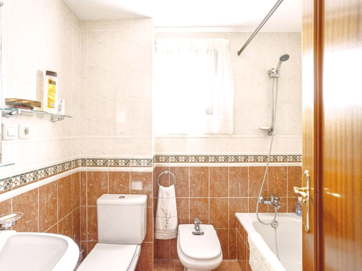 3 Bed Apartment for sale in Fuengirola Costa Del Sol, Málaga, Spain
