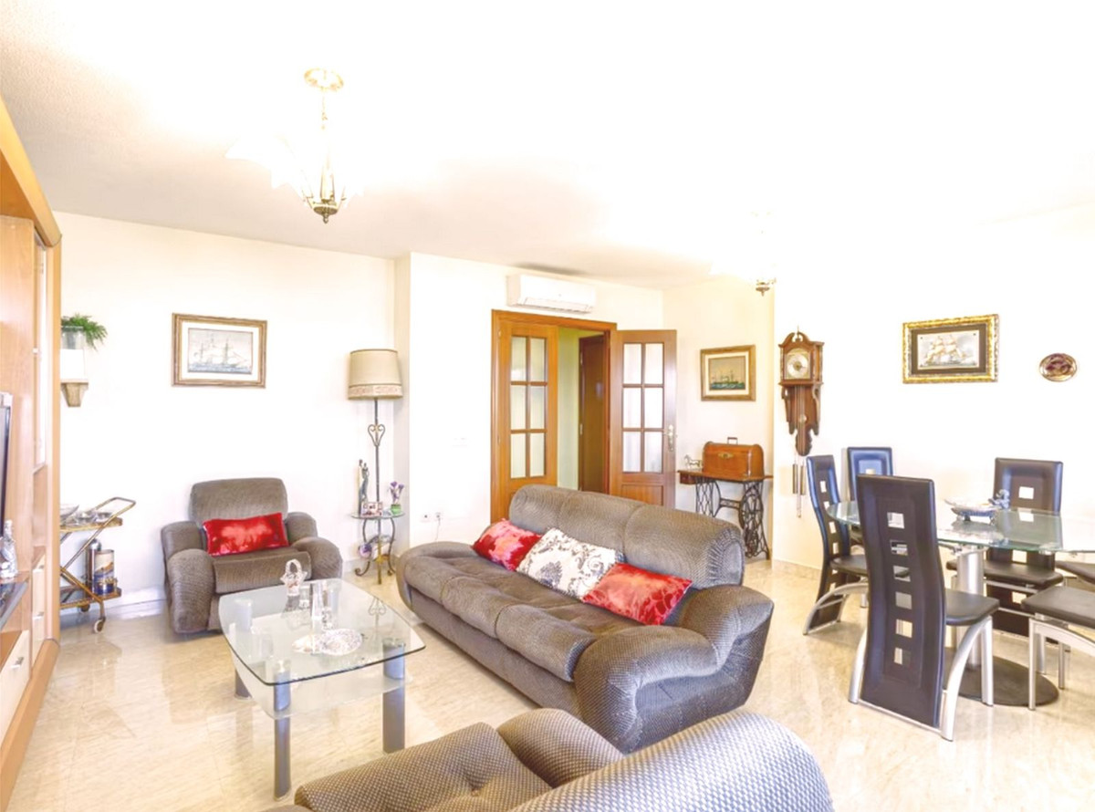 3 Bed Apartment for sale in Fuengirola Costa Del Sol, Málaga, Spain