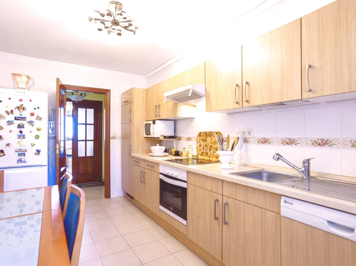 3 Bed Apartment for sale in Fuengirola Costa Del Sol, Málaga, Spain