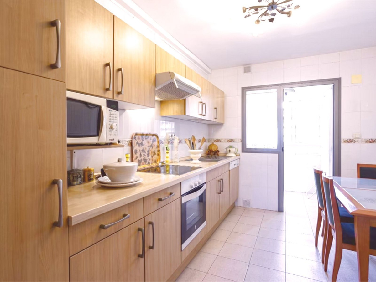 3 Bed Apartment for sale in Fuengirola Costa Del Sol, Málaga, Spain