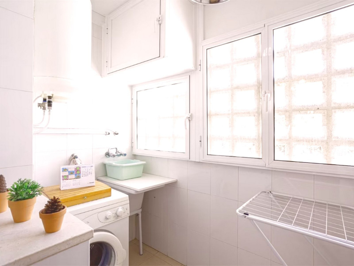 3 Bed Apartment for sale in Fuengirola Costa Del Sol, Málaga, Spain