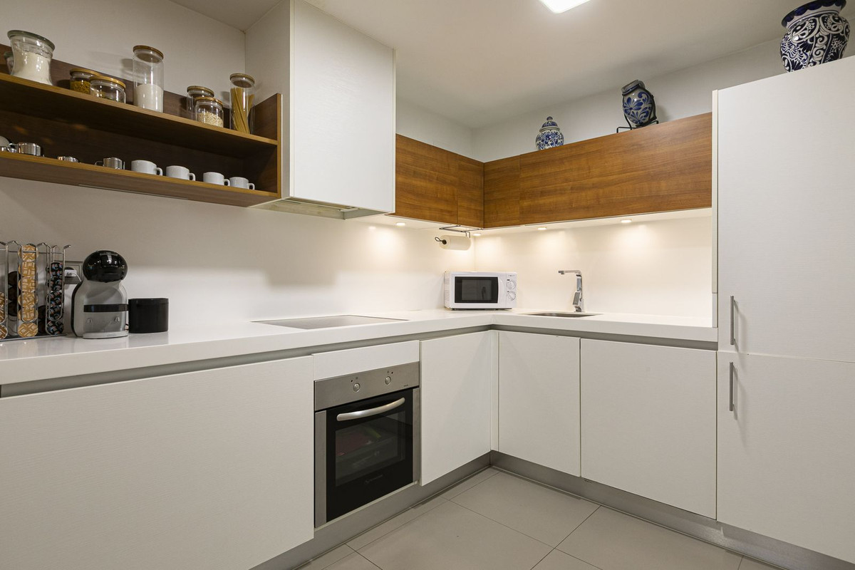 3 Bed Apartment for sale in San Pedro De Alcántara Costa Del Sol, Málaga, Spain