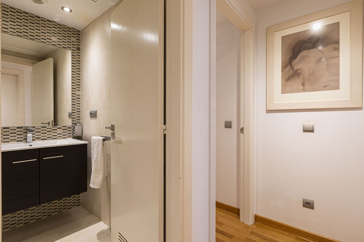 3 Bed Apartment for sale in San Pedro De Alcántara Costa Del Sol, Málaga, Spain