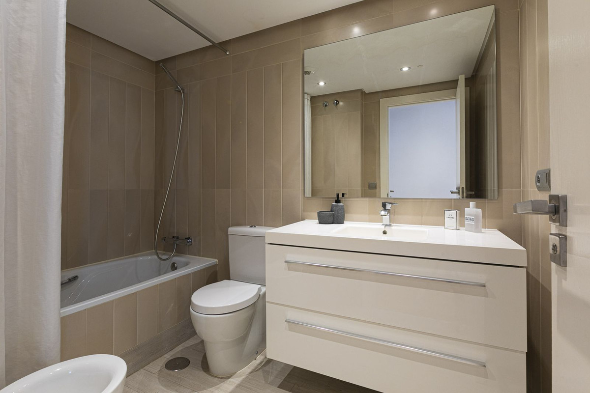 3 Bed Apartment for sale in San Pedro De Alcántara Costa Del Sol, Málaga, Spain