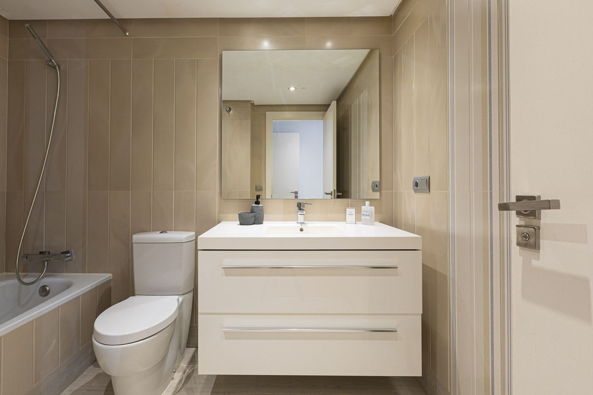 3 Bed Apartment for sale in San Pedro De Alcántara Costa Del Sol, Málaga, Spain