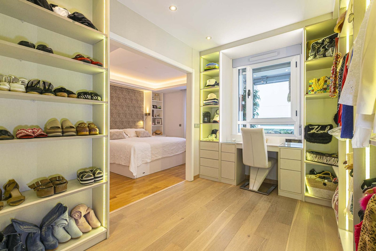 3 Bed Apartment for sale in San Pedro De Alcántara Costa Del Sol, Málaga, Spain