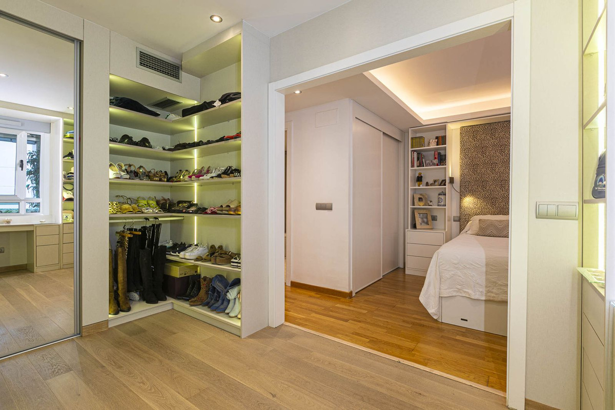 3 Bed Apartment for sale in San Pedro De Alcántara Costa Del Sol, Málaga, Spain
