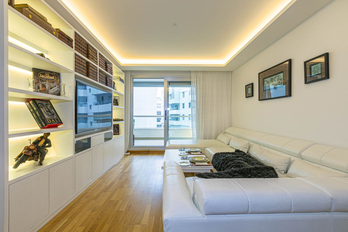 3 Bed Apartment for sale in San Pedro De Alcántara Costa Del Sol, Málaga, Spain