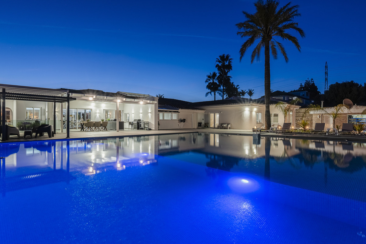 Se vende Villa - Chalet de 7 dormitorios en Costa Del Sol, Málaga, España