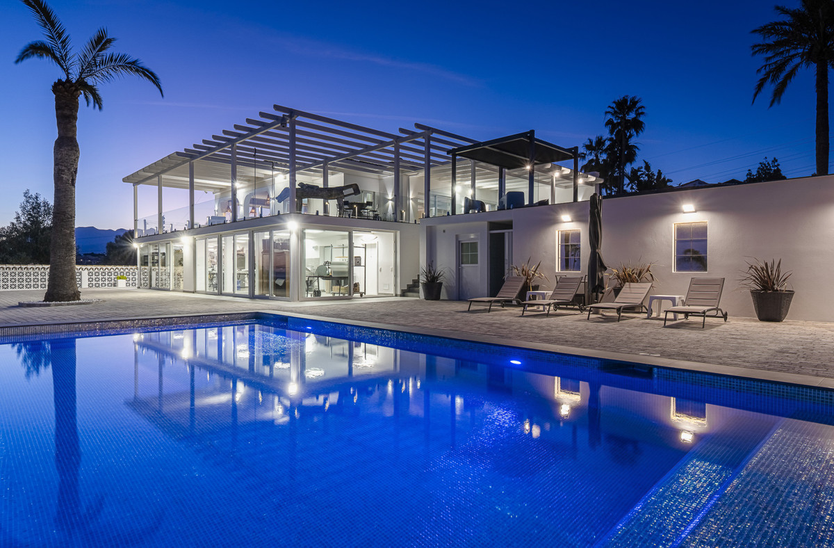 Se vende Villa - Chalet de 7 dormitorios en Costa Del Sol, Málaga, España