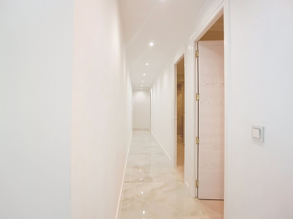 Se vende Apartamento Planta Media de 3 dormitorios en Costa Del Sol, Málaga, España