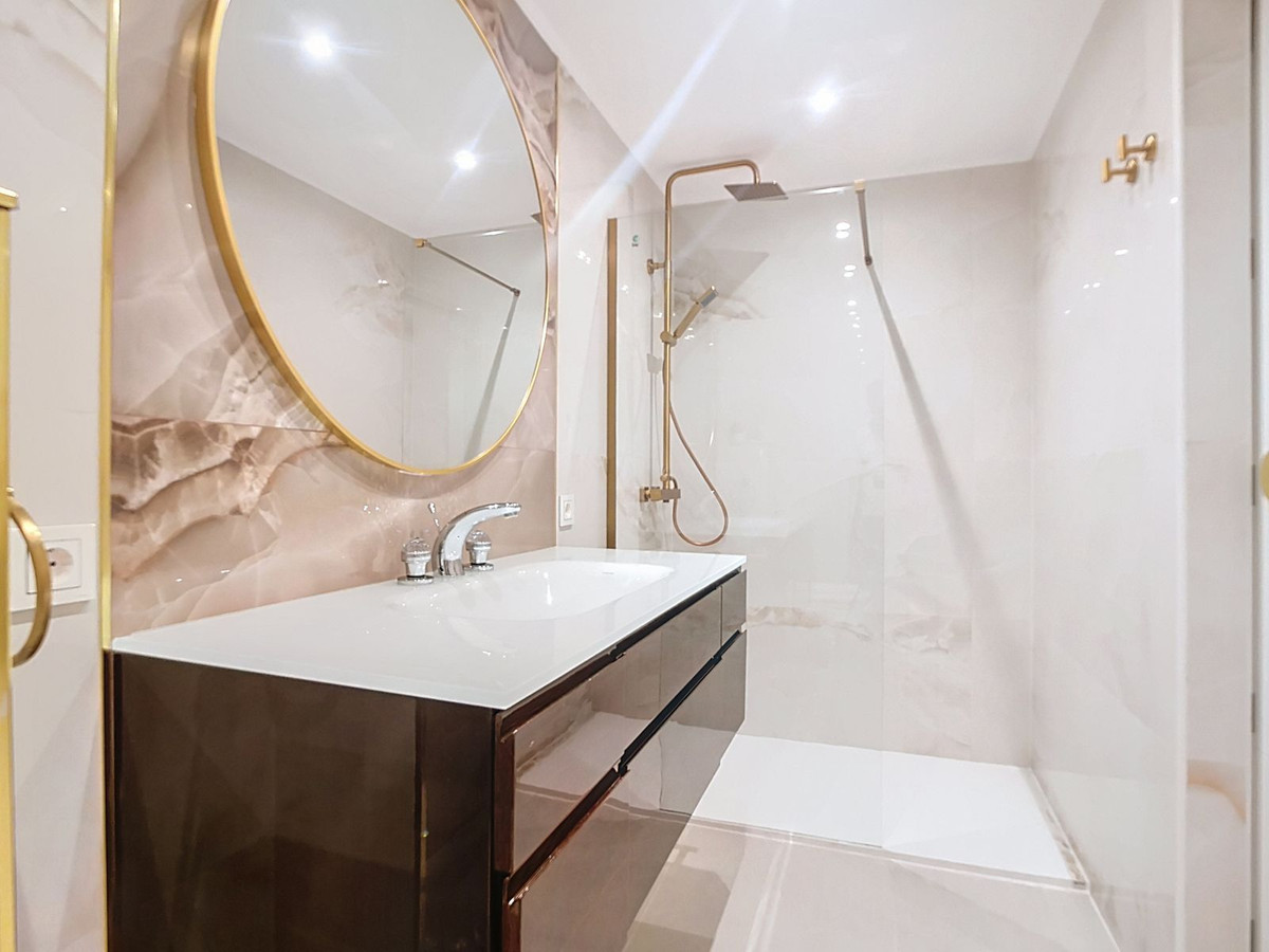 Se vende Apartamento Planta Media de 3 dormitorios en Costa Del Sol, Málaga, España