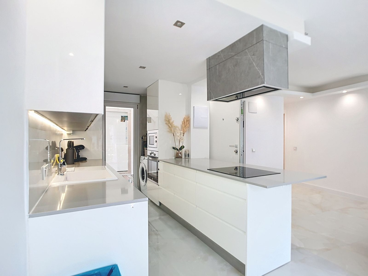 Se vende Apartamento Planta Media de 3 dormitorios en Costa Del Sol, Málaga, España