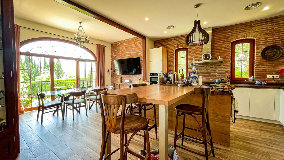 Se vende Villa - Chalet de 6 dormitorios en Costa Del Sol, Málaga, España