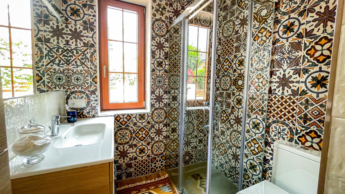 Se vende Villa - Chalet de 6 dormitorios en Costa Del Sol, Málaga, España
