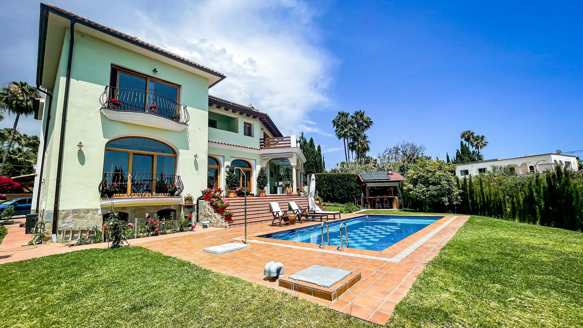 Se vende Villa - Chalet de 6 dormitorios en Costa Del Sol, Málaga, España