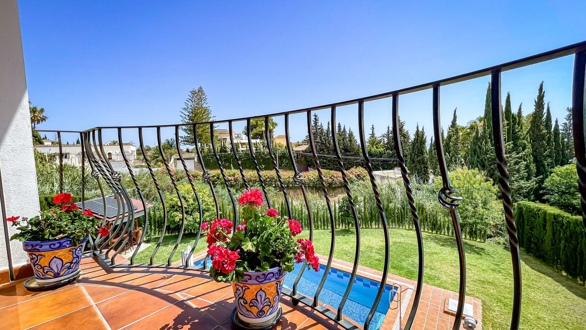 Se vende Villa - Chalet de 6 dormitorios en Costa Del Sol, Málaga, España