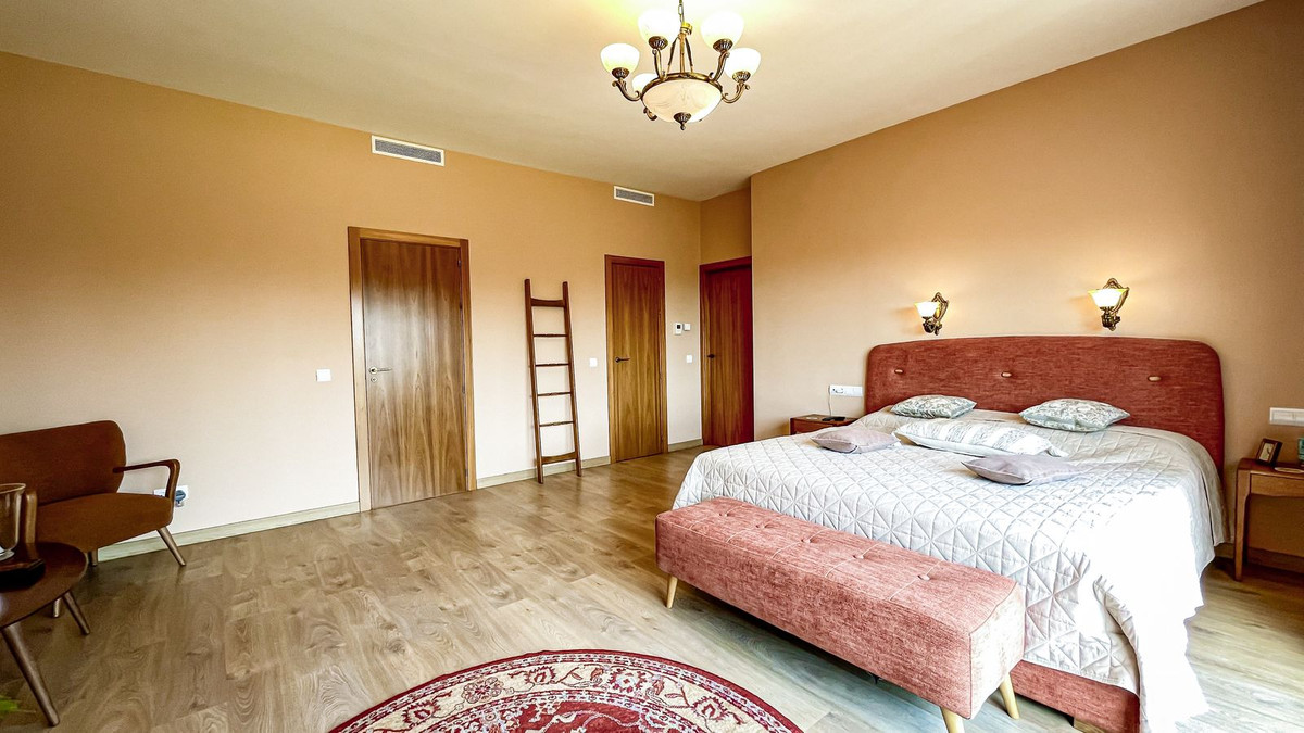 Se vende Villa - Chalet de 6 dormitorios en Costa Del Sol, Málaga, España