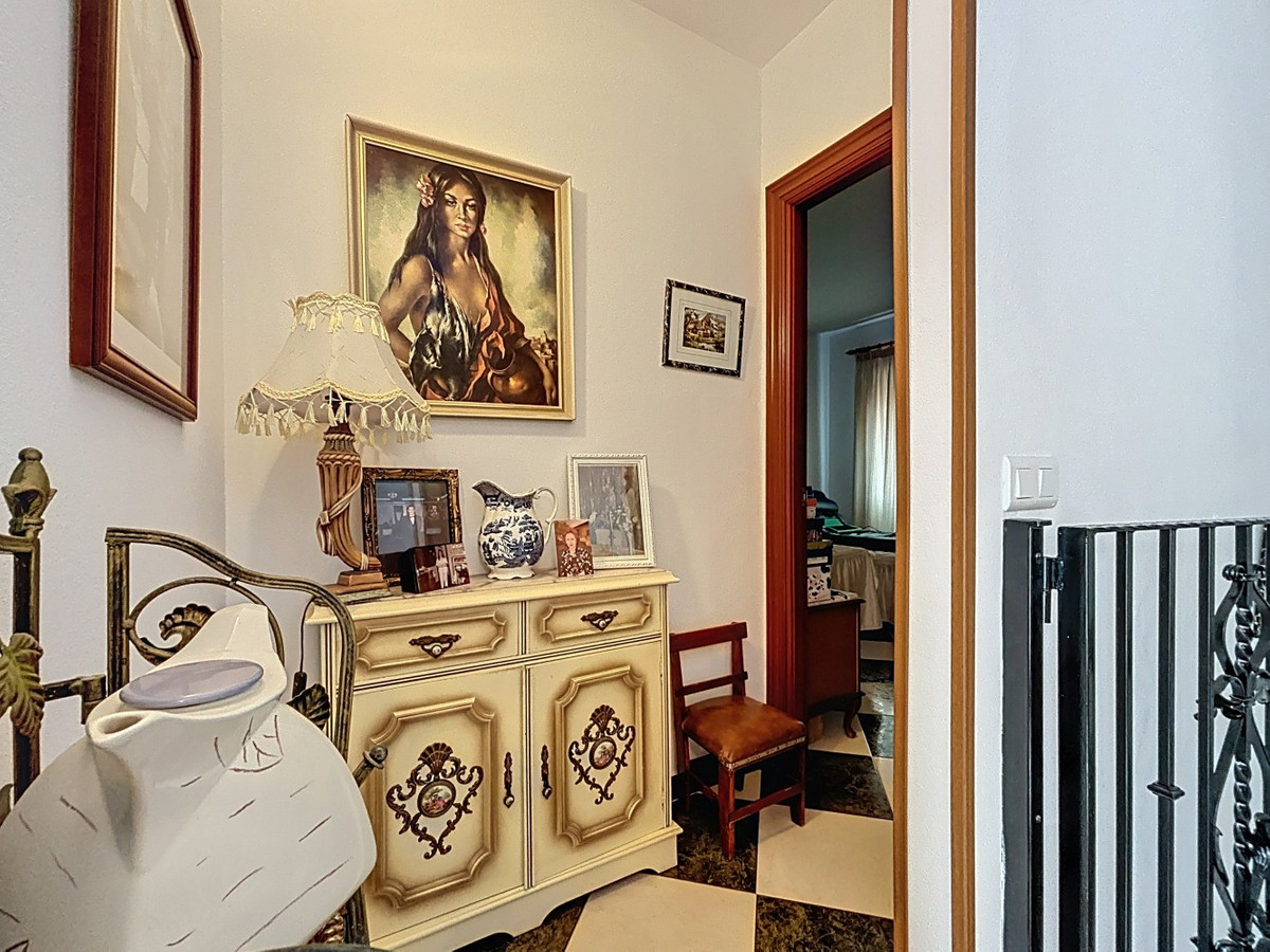 5 Bed Townhouse for sale in La Viñuela Costa Del Sol East, Málaga, Spain