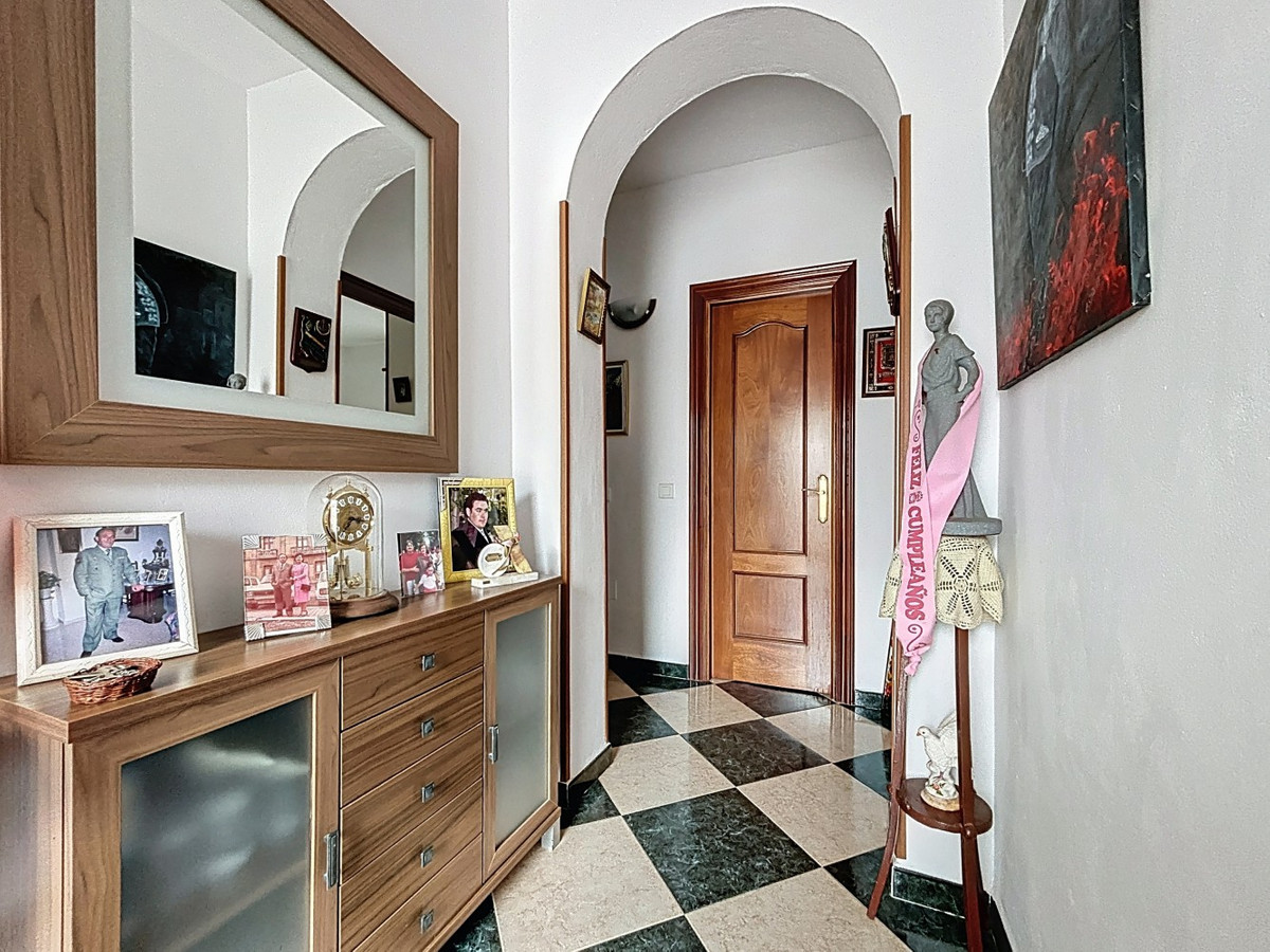 5 Bed Townhouse for sale in La Viñuela Costa Del Sol East, Málaga, Spain
