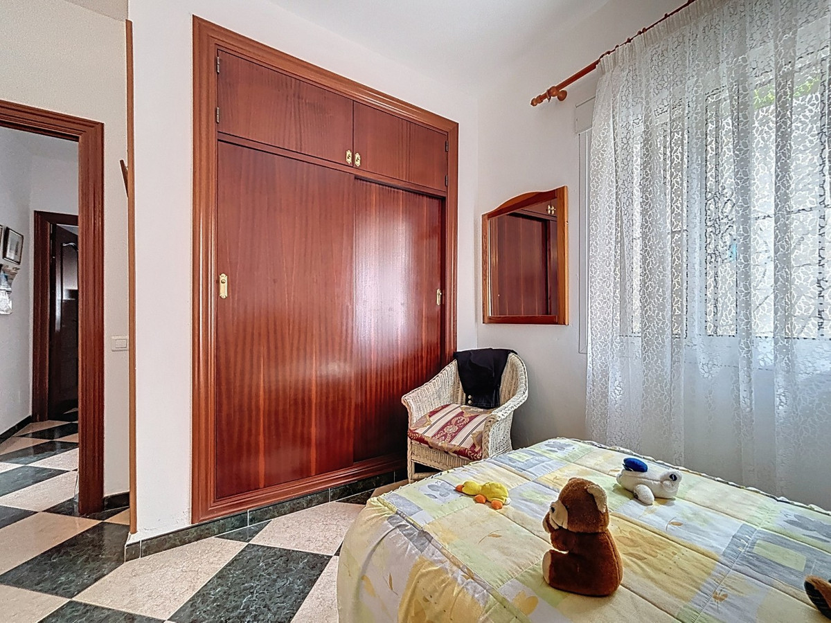 5 Bed Townhouse for sale in La Viñuela Costa Del Sol East, Málaga, Spain