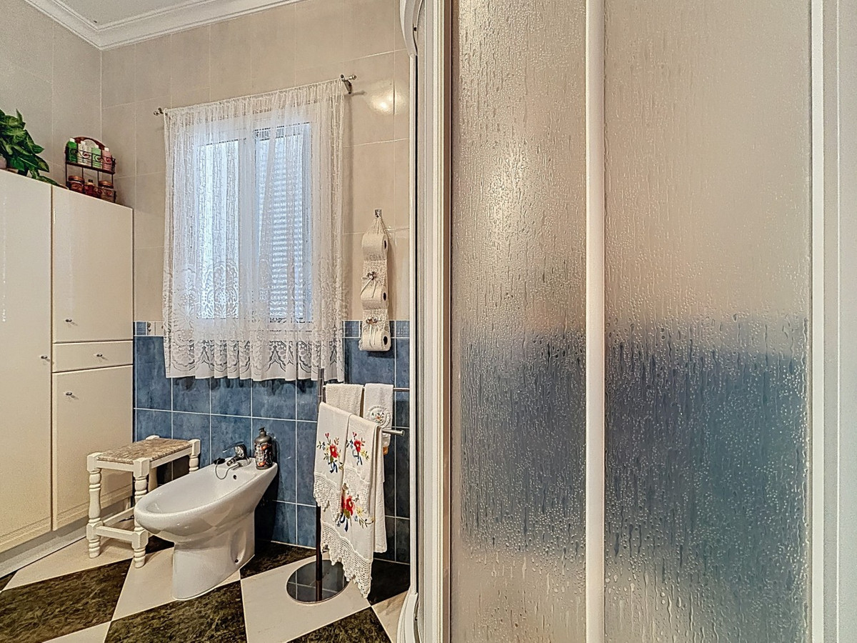 5 Bed Townhouse for sale in La Viñuela Costa Del Sol East, Málaga, Spain